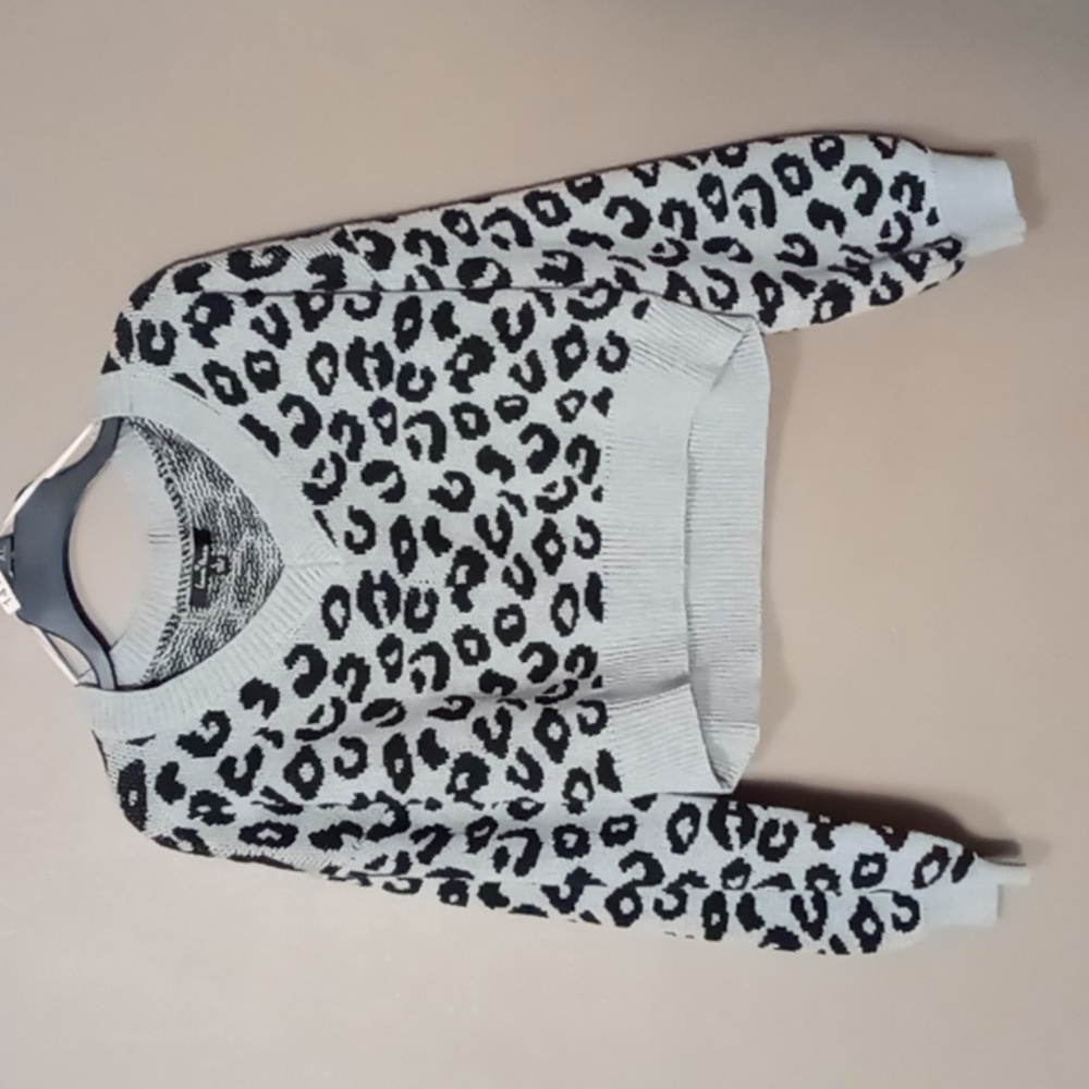 Lone Tree Gray Cropped Sweater Size L